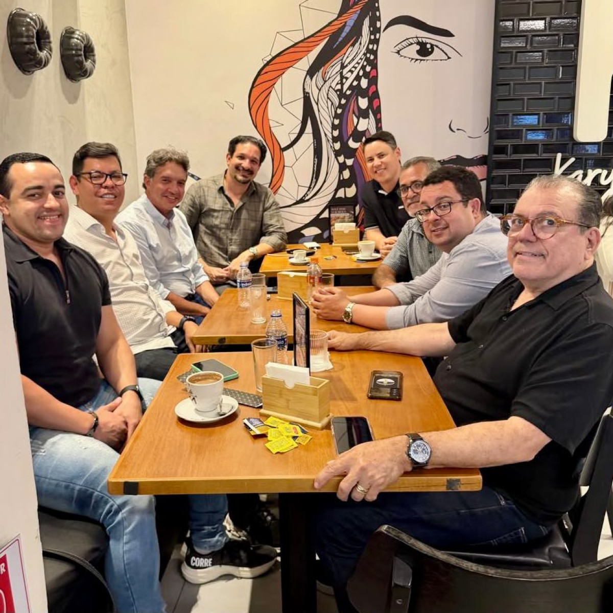 Júnior Uchôa preside reunião do "Escritório" e eleições dominam o debate