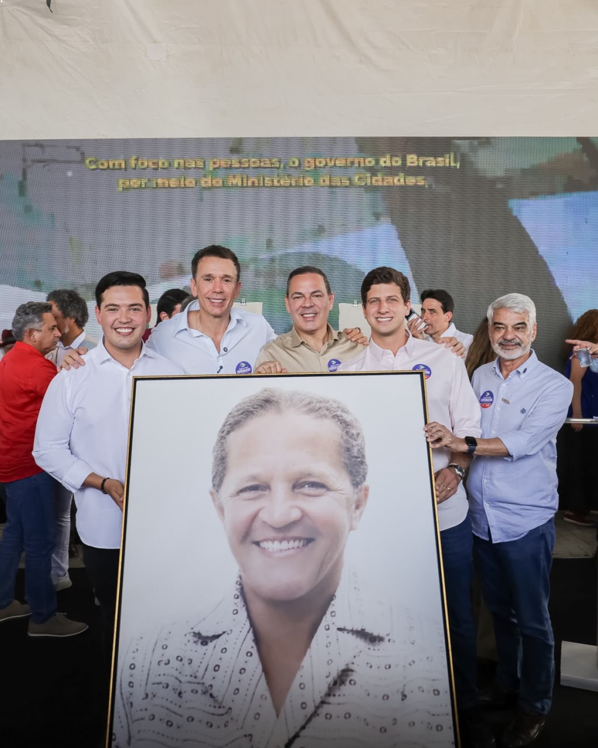 Lula liga para João Campos para combinar foto sobre dona Lindu