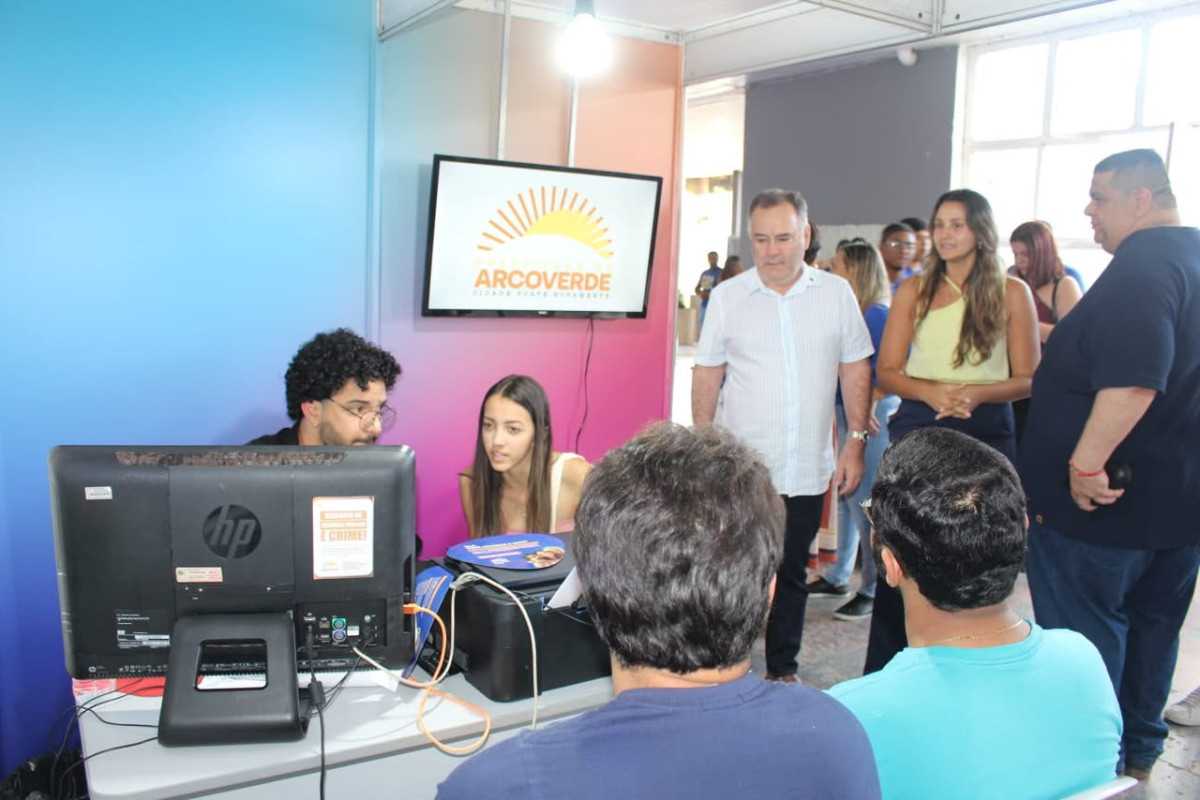 Zeca participa da Feira de Empregabilidade e lança o Emprega Arcoverde