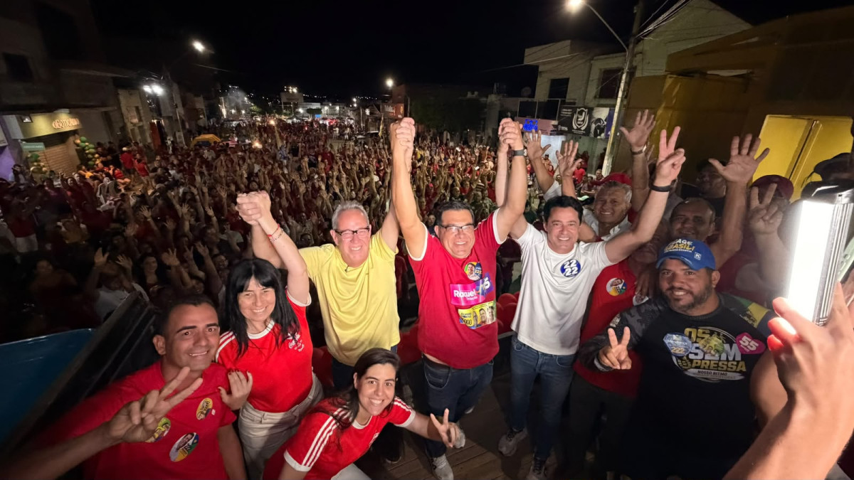 Prefeito Israel Ferreira lidera maior carreata em prol de candidaturas para deputado da história de Vertentes
