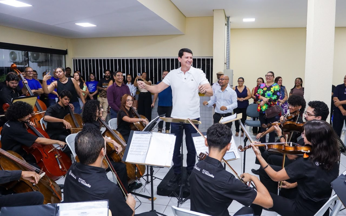 Após 30 anos, prefeito Simão faz grande entrega de 133 instrumentos musicais e renova Philarmônica, BAMIPE e Camerata