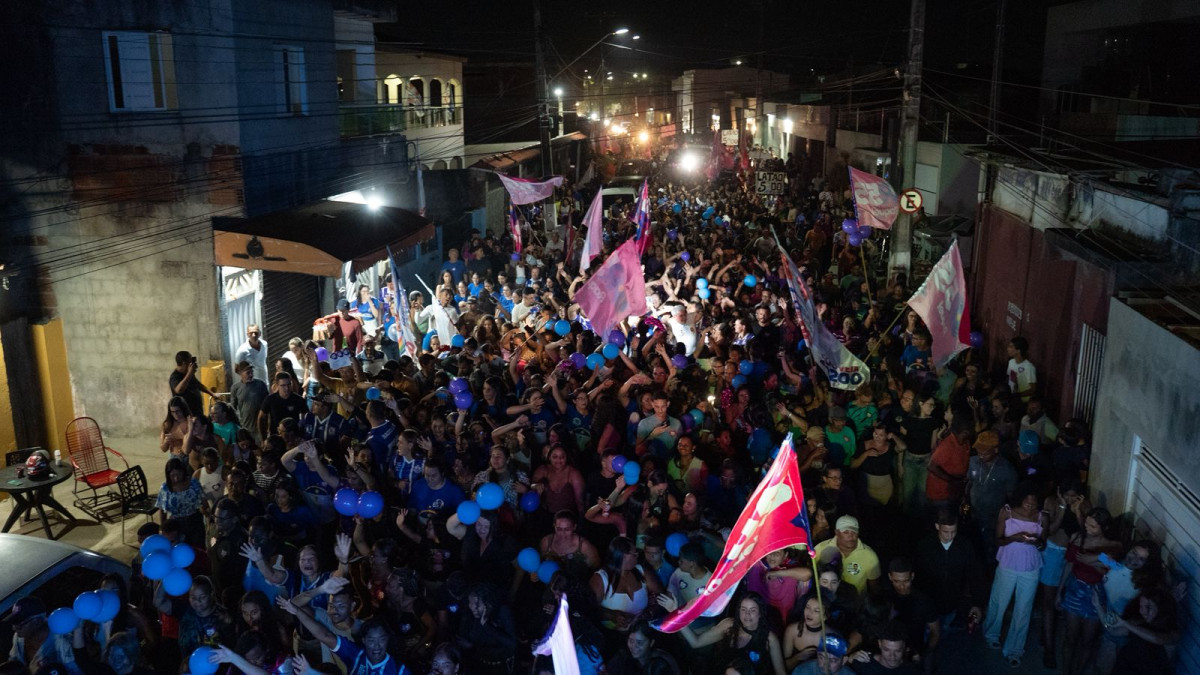 Jaiminho arrasta milhares de pessoas em caminhada e inauguração de comitê em Glória do Goitá