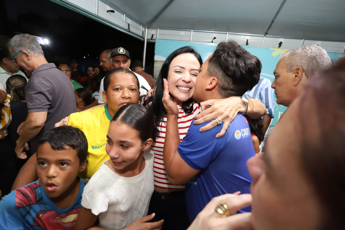 Márcia Conrado entrega pavimentação de rua que liga três bairros de Serra Talhada
