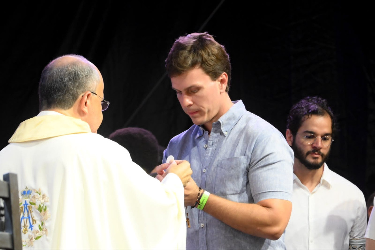 Miguel Coelho participa da Festa de Nossa Senhora do Carmo ao lado de Raquel Lyra no Recife