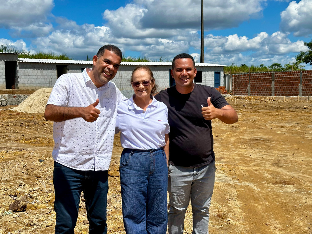 Prefeita Paulinha da Educação visita obras da nova creche de Chã do Conselho, em Paudalho