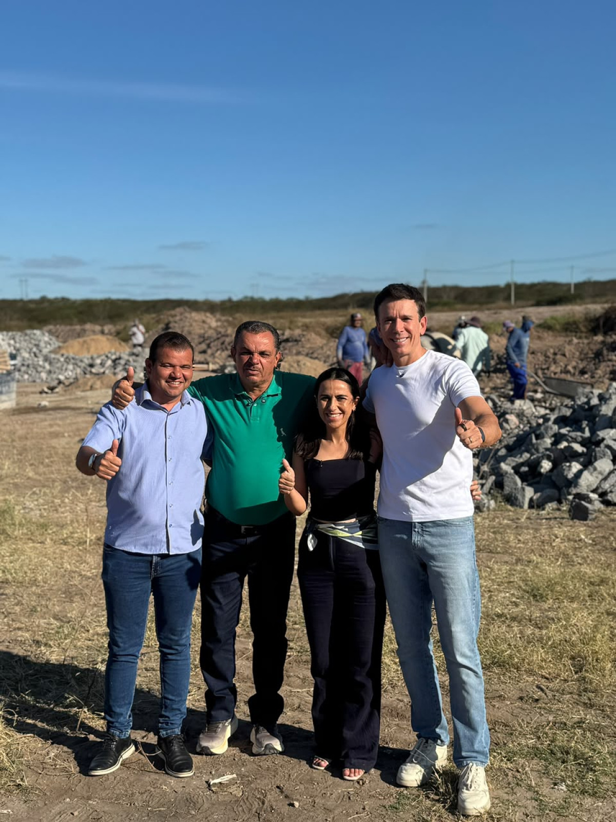 Novo Hospital Municipal de Lajedo avança e Felipe Carreras acompanha obras ao lado do prefeito Erivaldo Chagas