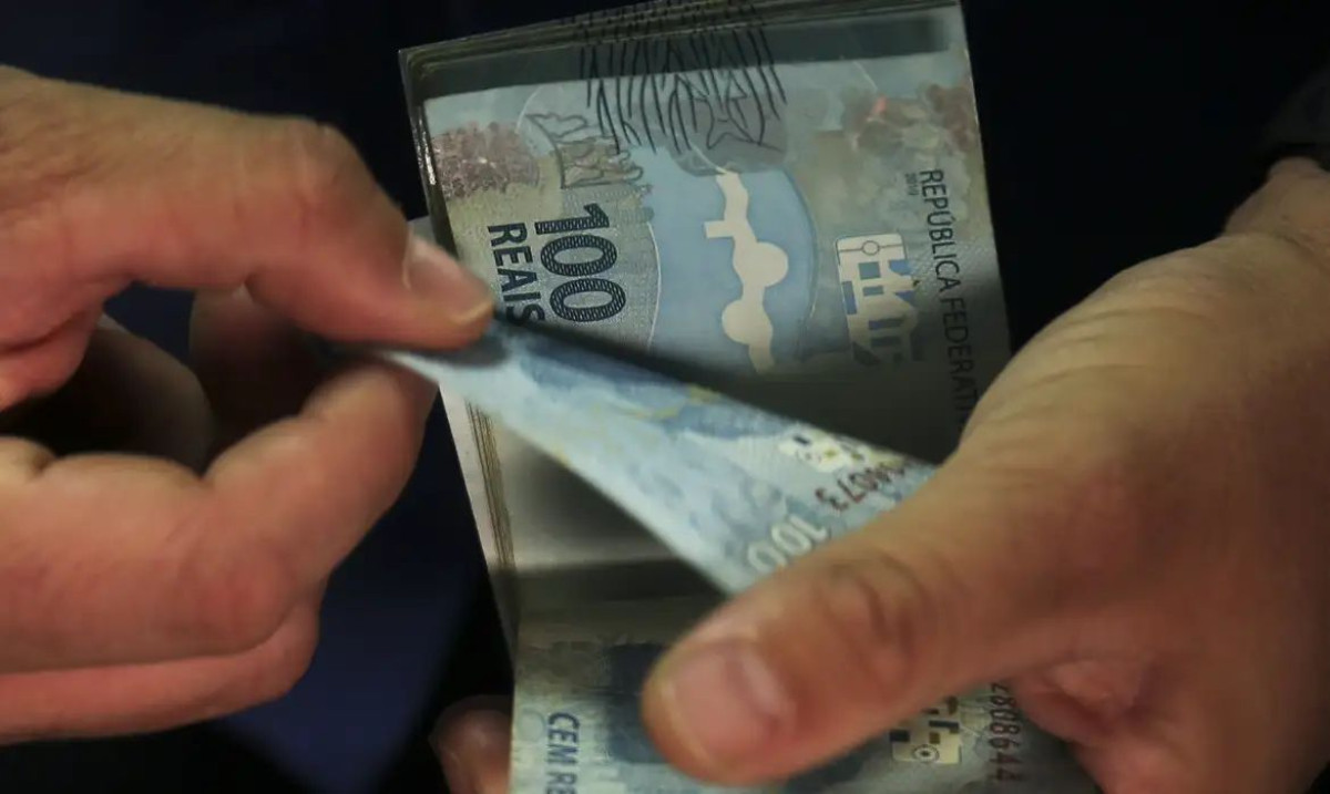 Governo Federal refaz cálculo e estima salário mínimo de R$ 1.741 em 2027