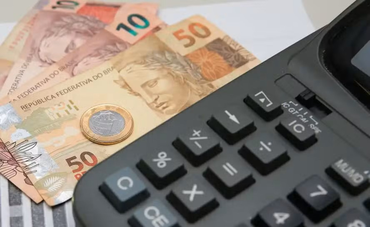 Eleições e risco fiscal pressionam Bolsa e real em agosto