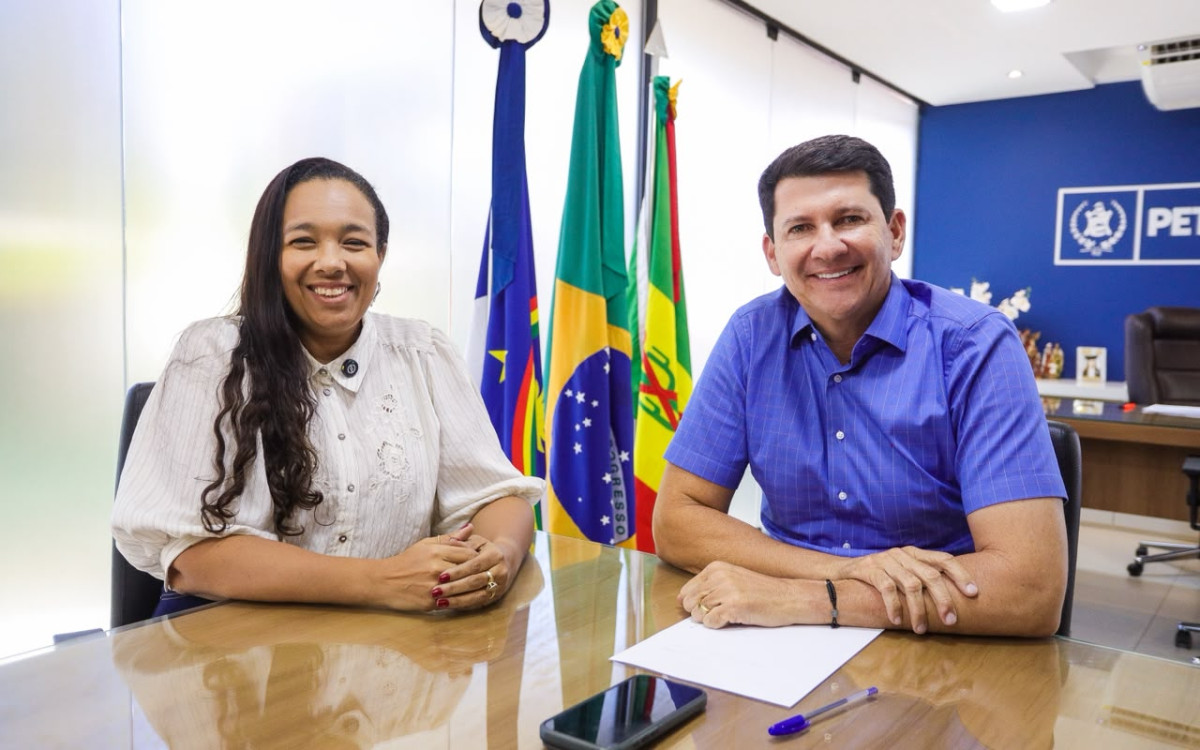 Simão Durando garante Pix Tecnológico para novos profissionais da Educação de Petrolina