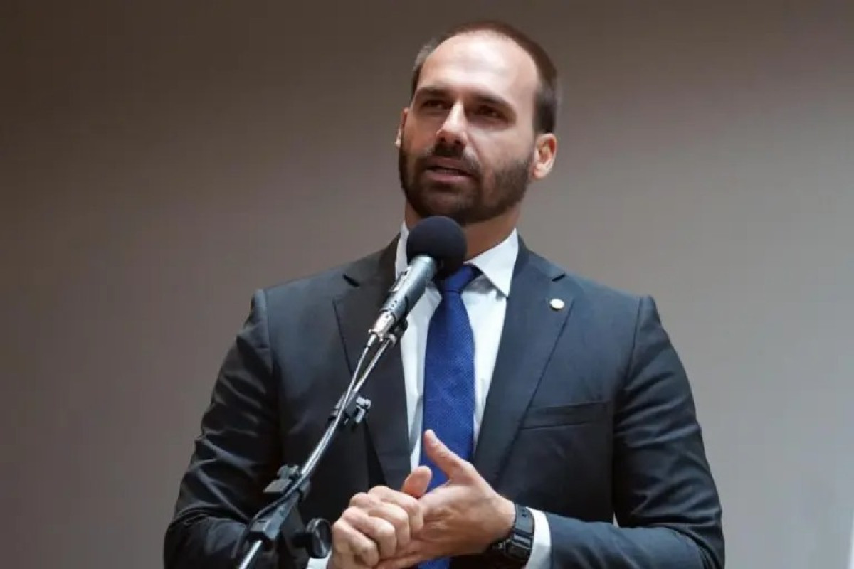 Eduardo Bolsonaro ‘critica’ vice de Flávio em dia de anúncio da chapa