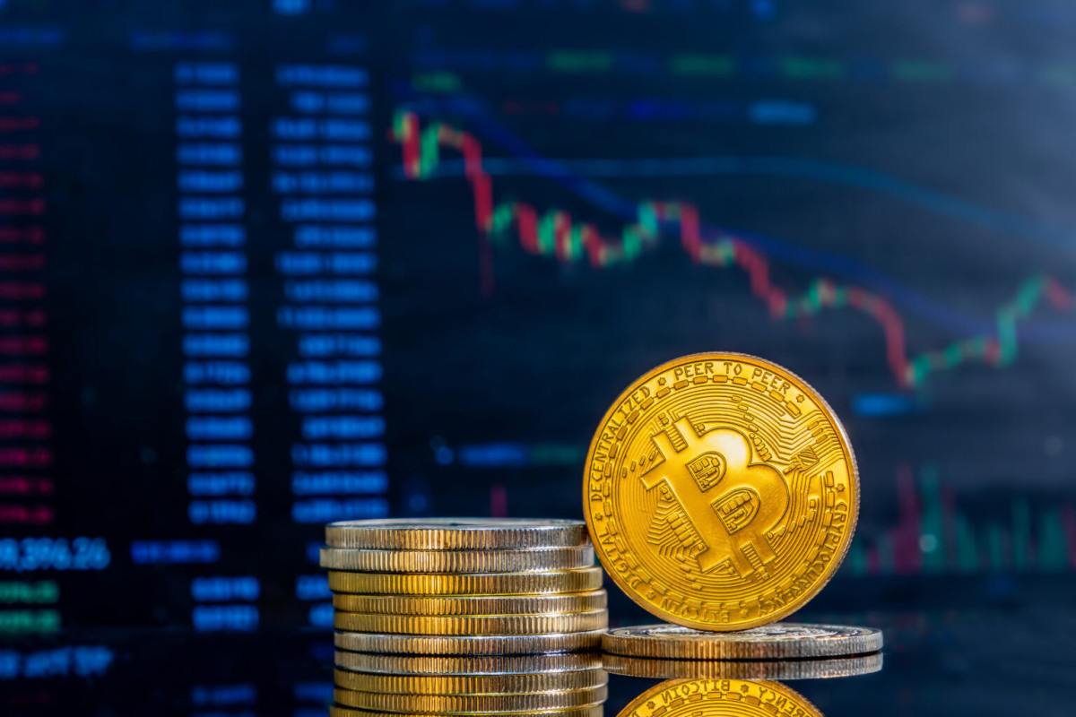 Bitcoin recua com mercado atento a possível alta dos juros nos EUA