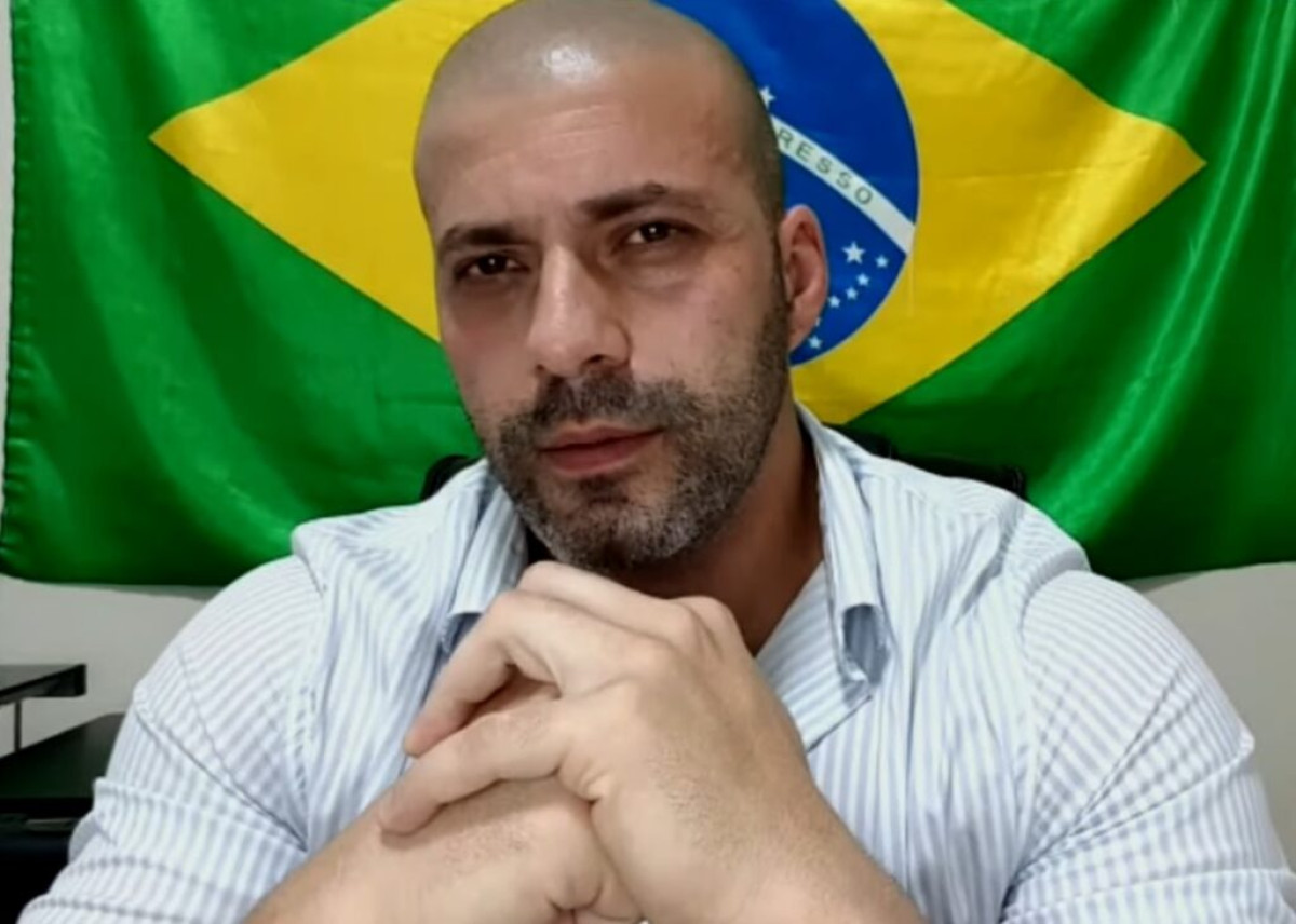 Defesa diz que Daniel Silveira não descumpriu decisão de Moraes ao aparecer em vídeo