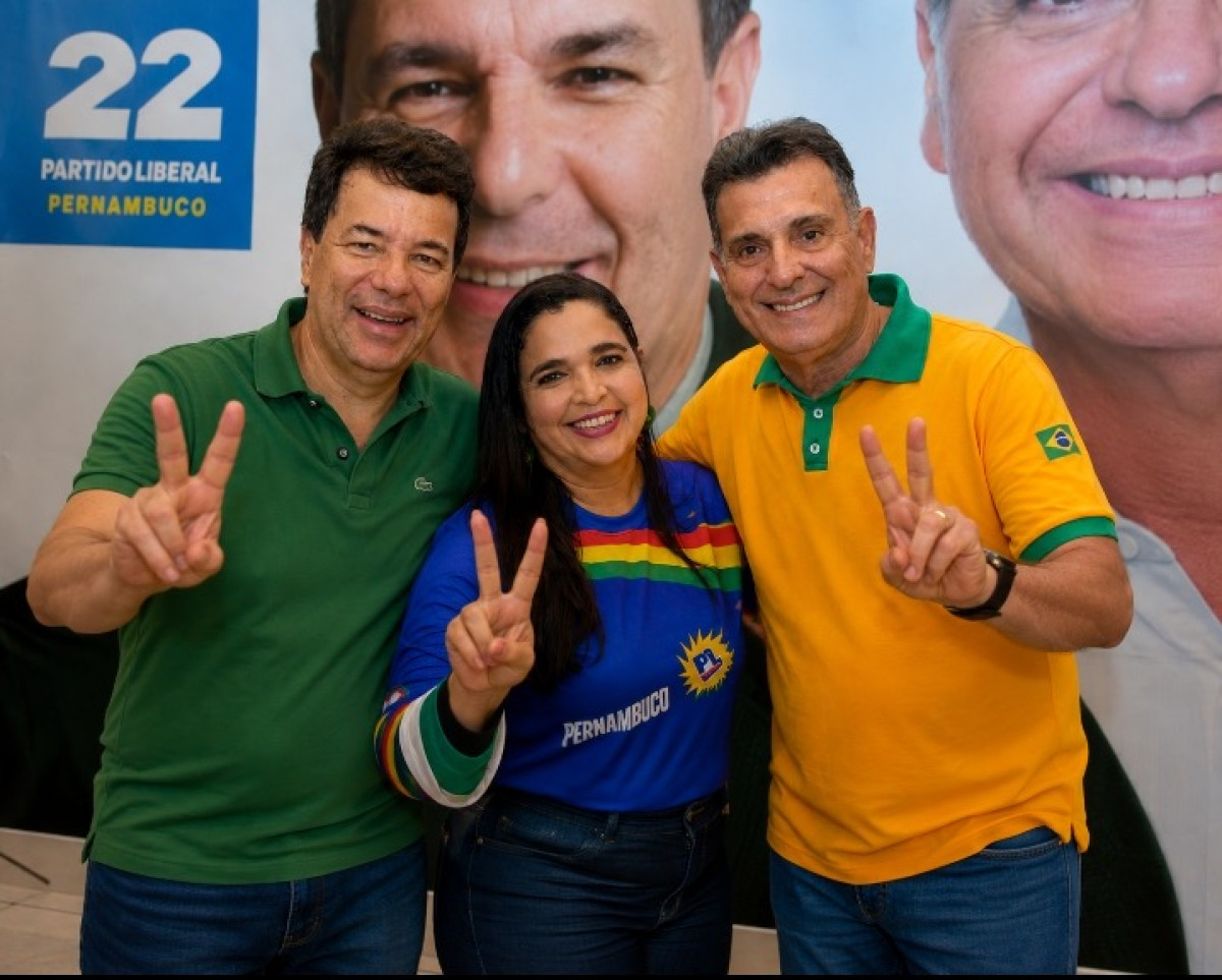 Cabo Aênia oficializa sua candidatura a Estadual ao lado de Mendonça candidato a Senador e Cel Meira candidato a deputado federal