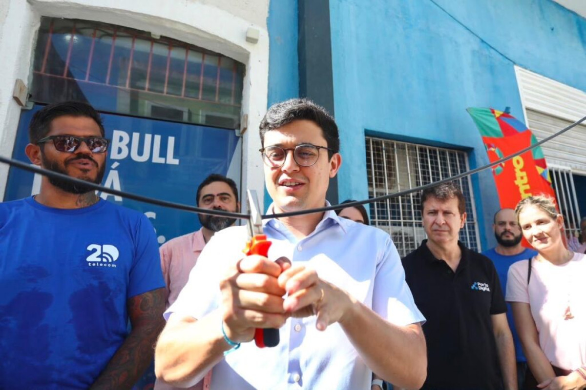 Prefeitura e Porto Digital iniciam retirada de fiação aérea de telecom no bairro do Recife