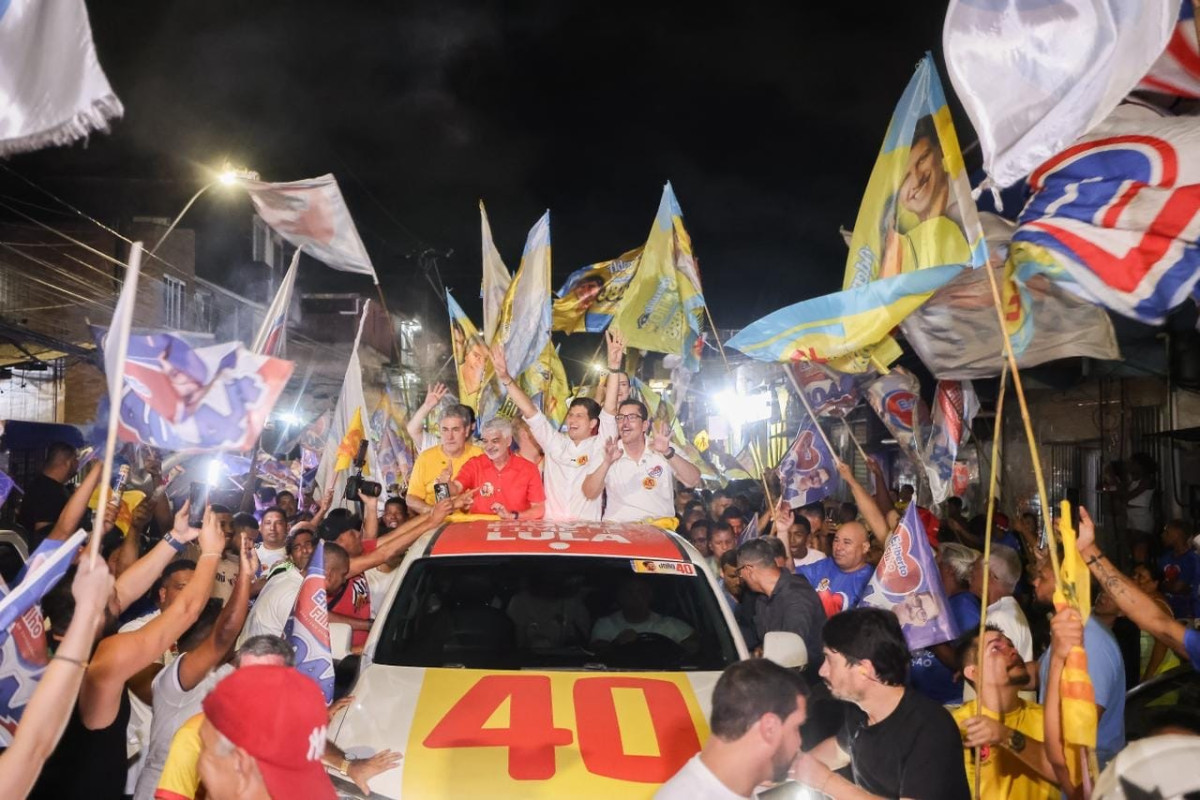Multidão acompanha primeira carreata da Frente Popular no Recife e João afirma: “A nossa história está aí para mostrar que é possível"