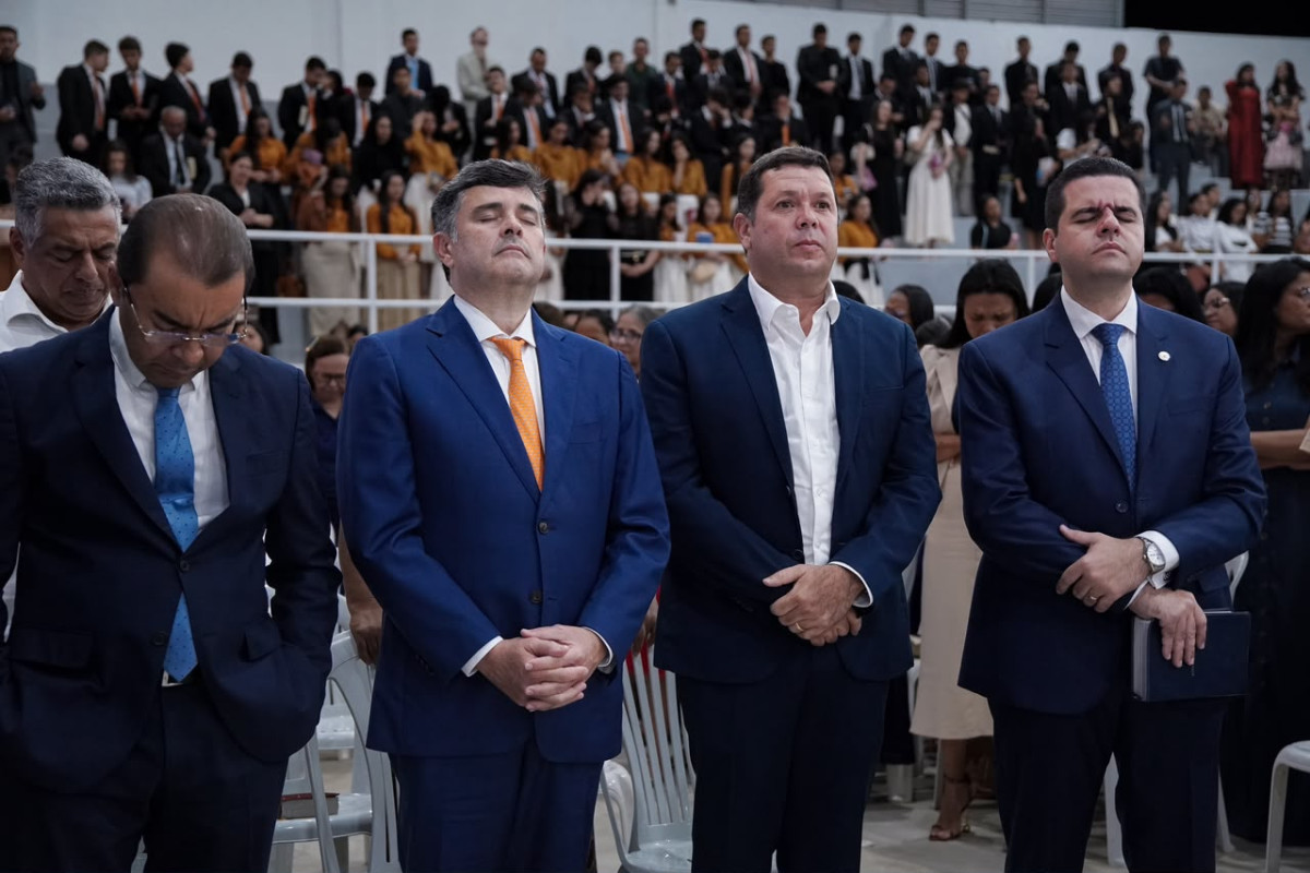 Eduardo da Fonte participa do 17º Congresso de Jovens e Adolescentes da Assembleia de Deus, em Palmares, ao lado do prefeito Júnior de Beto