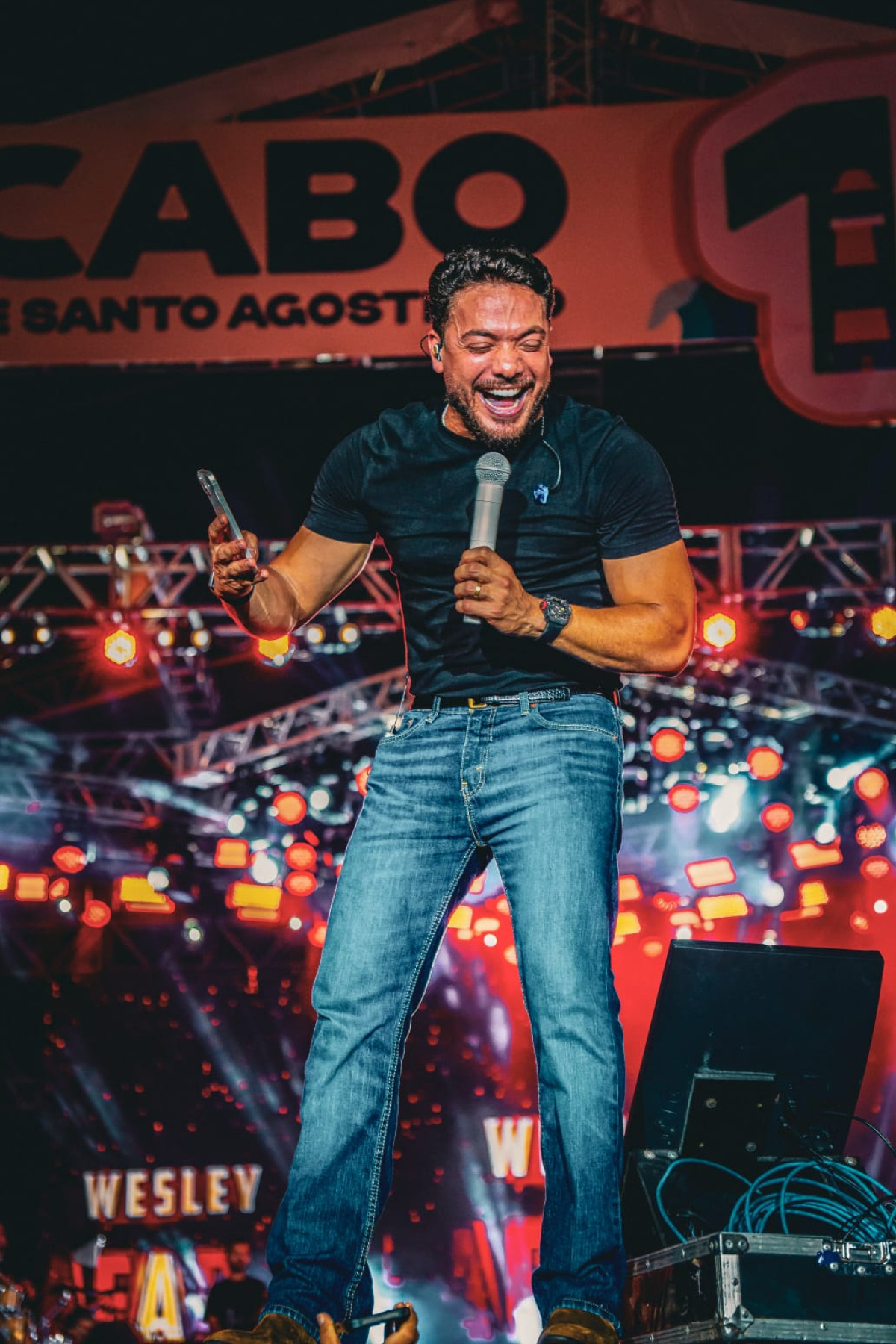 Wesley Safadão reúne multidão em noite histórica do aniversário de 149 anos do Cabo