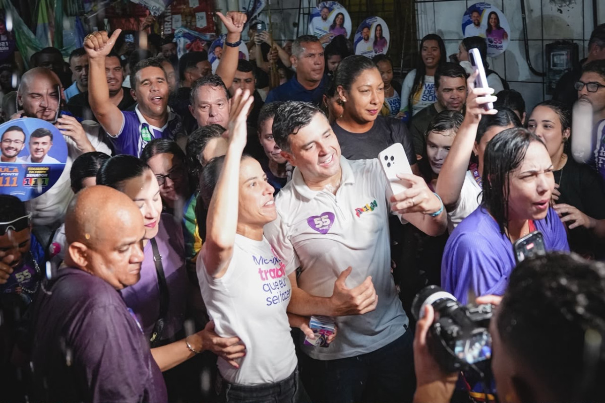 Sob forte chuva, Raquel Lyra e Eduardo da Fonte levam multidão e mostram força da chapa Pernambuco de Coração às ruas de Entra a Pulso