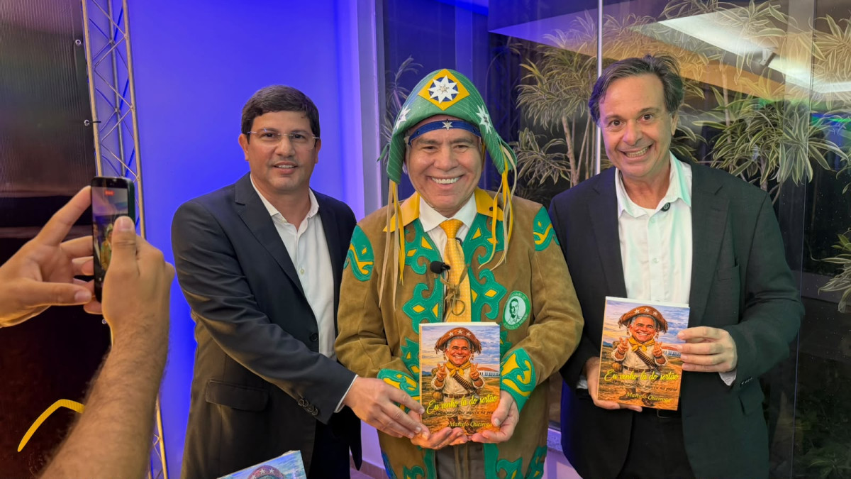 Gilson Machado marca presença em lançamento de biografia de Marcelo Queiroga