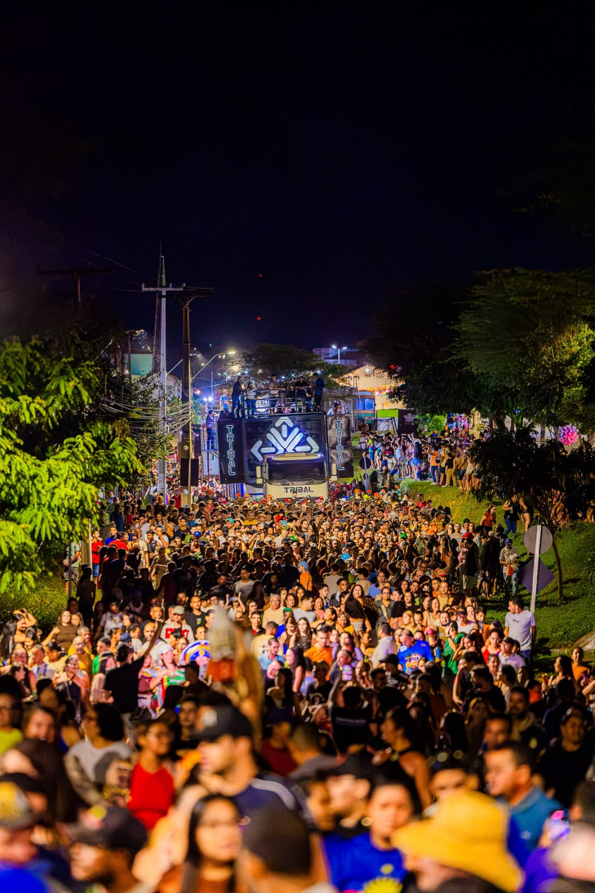 57ª Festa das Marocas encerra com multidão na levada do trio elétrico pelas ruas de Belo Jardim