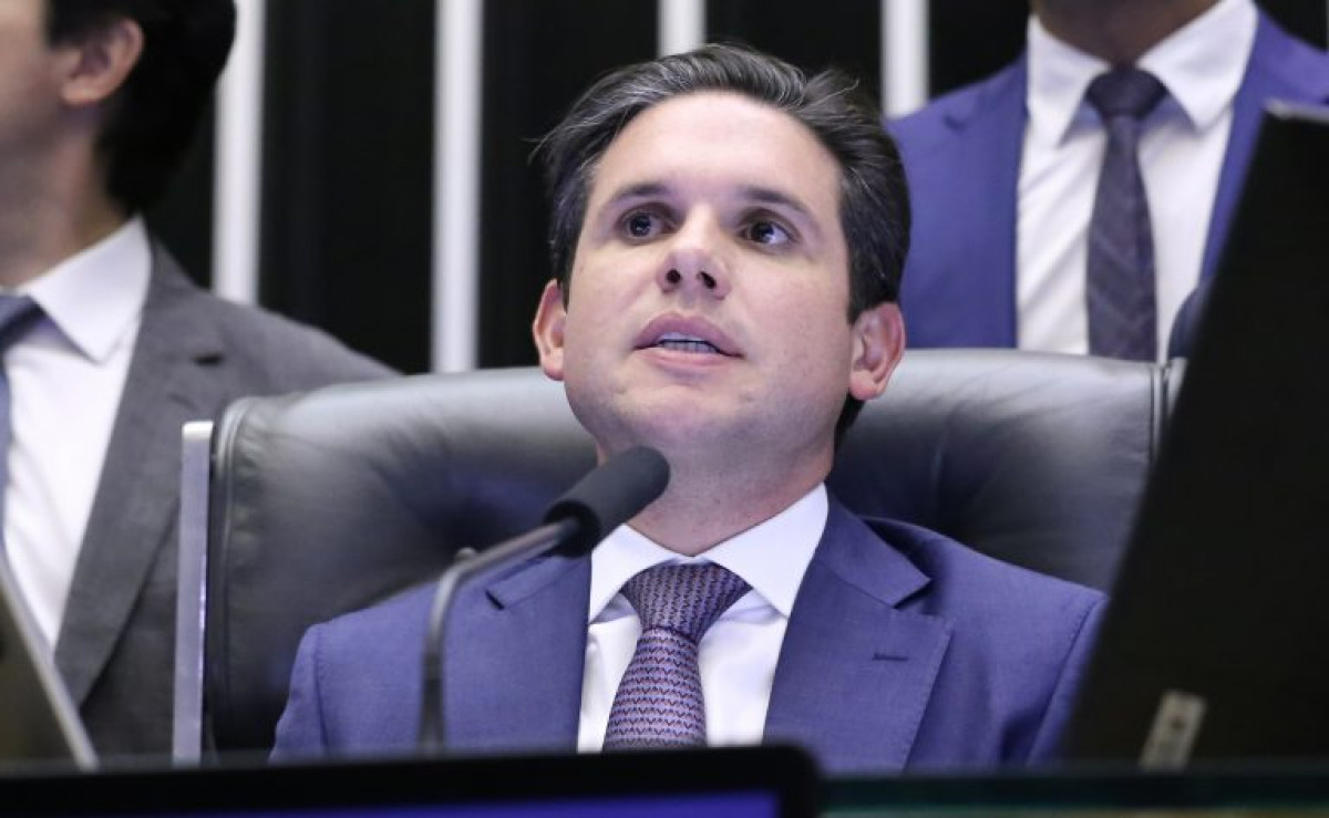 Hugo Motta cria comissão para analisar PEC da maioridade penal