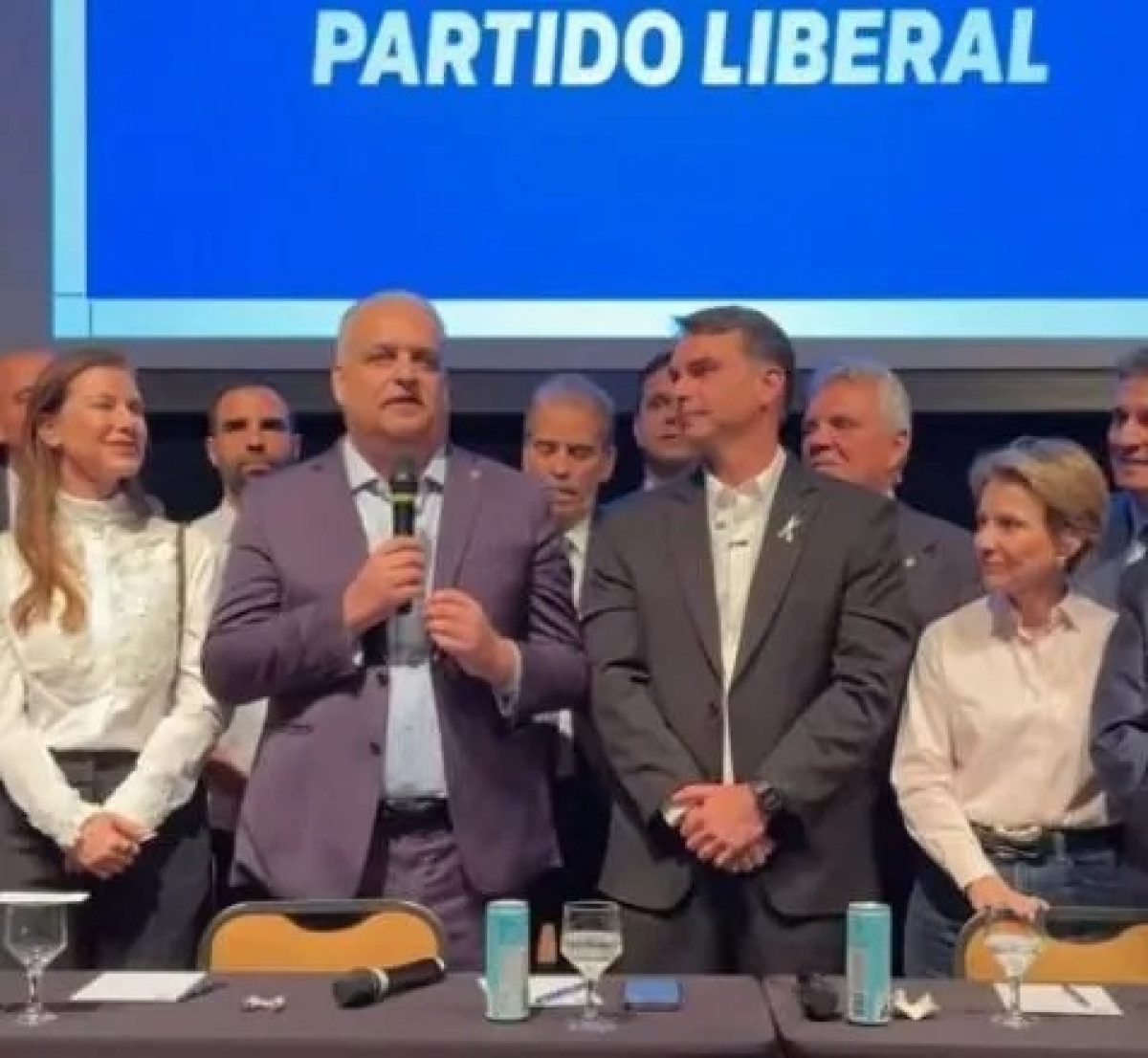 Flávio anuncia Alfredo Gaspar como vice em chapa pura à Presidência