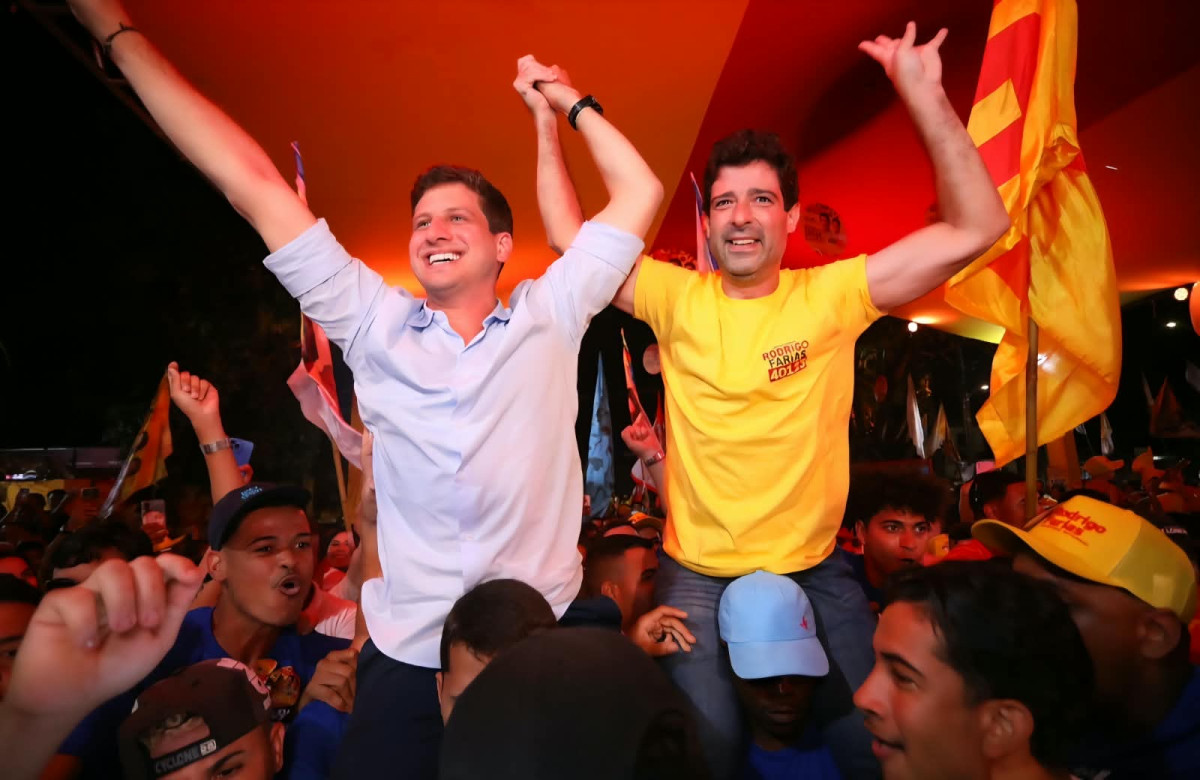 Rodrigo Farias mostra poder de mobilização e apoios em inauguração de comitê no Recife