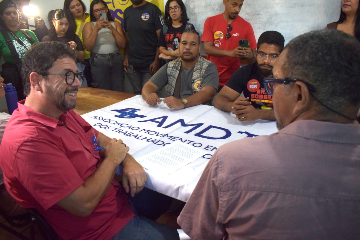 “A partir da assinatura, a gente tá pegado pra sempre”: Ivan Moraes assina Carta Compromisso com trabalhadores do SUS em Pernambuco
