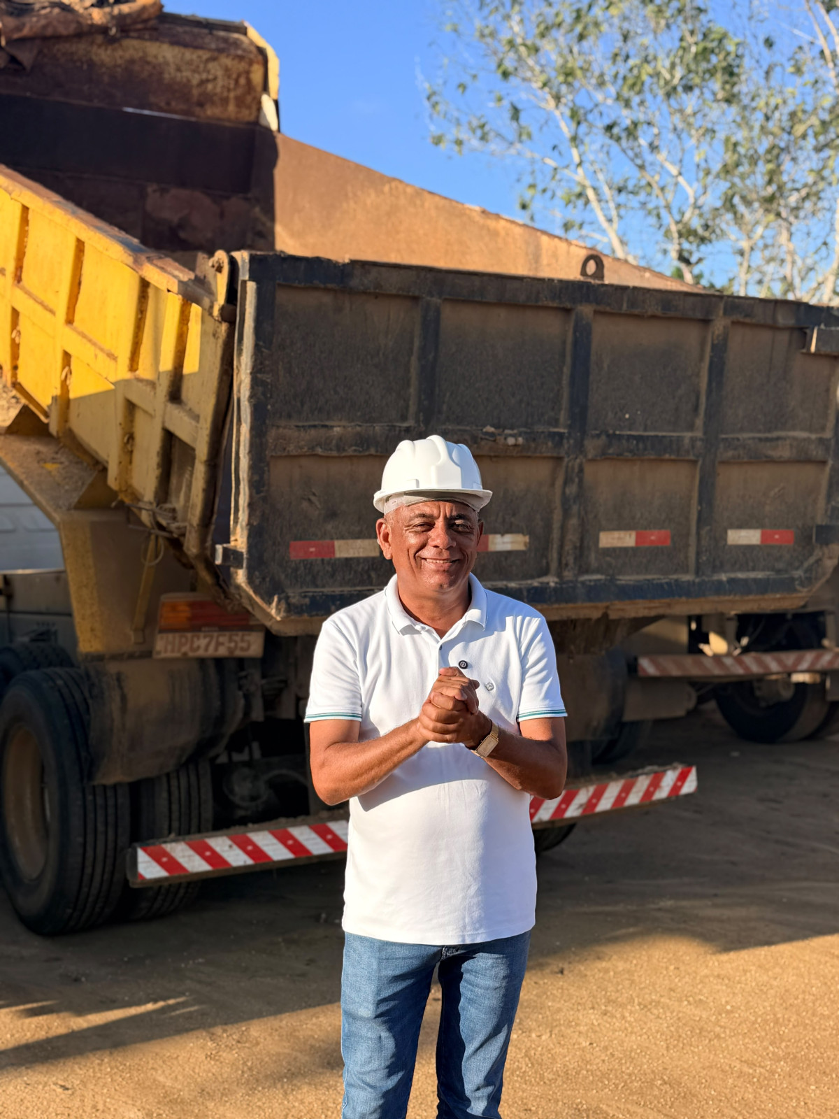 Irmão Aluízio assina ordem de serviço da nova praça de Nova Canaã e obra já começa