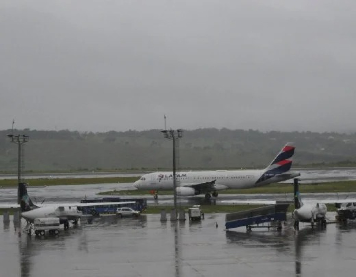 "Assustador", diz passageiro de avião que desceu 24 mil pés em 5 minutos