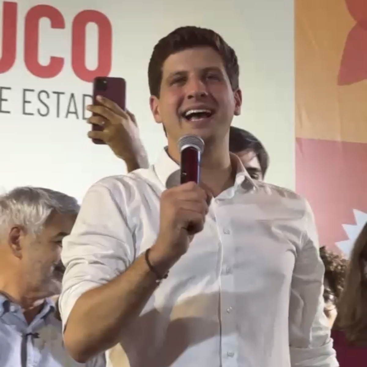 “Temos uma militância aguerrida, uma tropa animada, que sabe do dever que tem pela frente, que confia em nosso time e que sabe onde quer chegar”, diz João Campos 