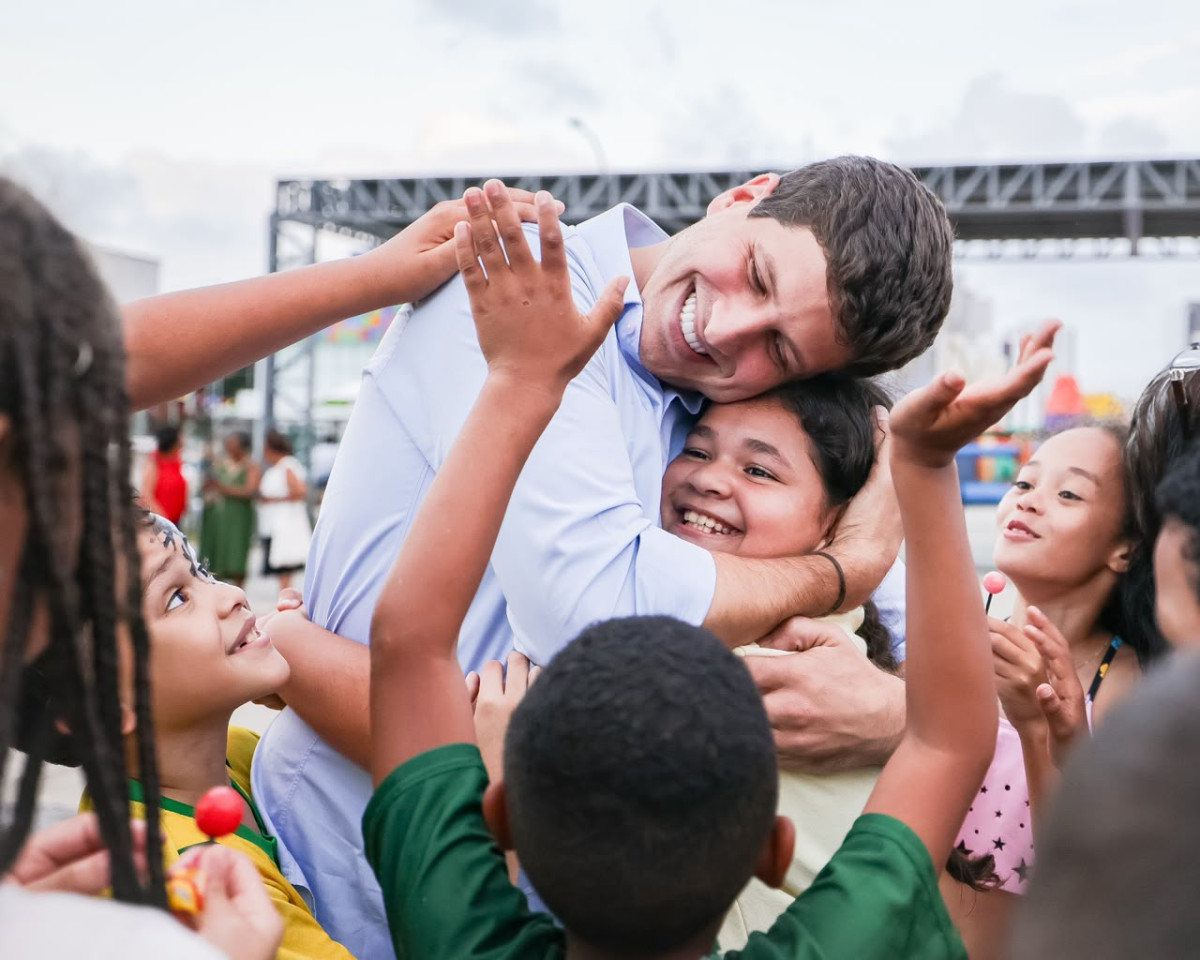 João Campos promete colônia de férias gratuita para 1,6 milhão de estudantes