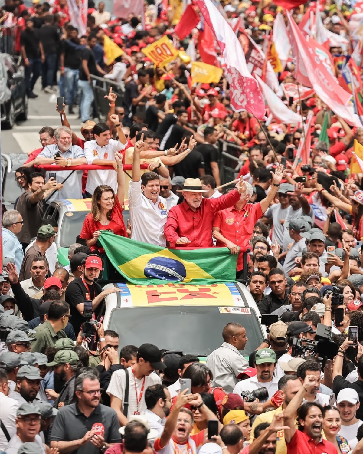 Lula: “João, tenho certeza de que você será eleito com o voto das mulheres”