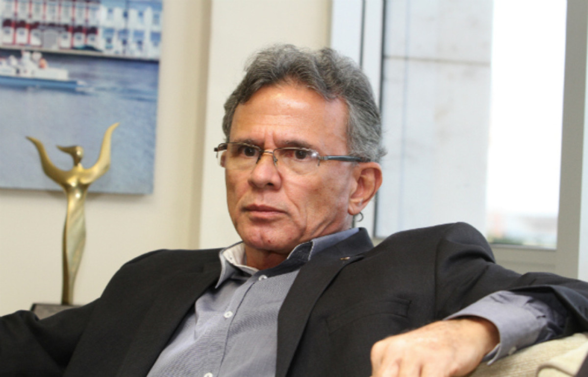 “Eu sou o candidato da educação, o candidato mais bem preparado para representar Pernambuco no Senado Federal”, diz Paulo Rubem Santiago