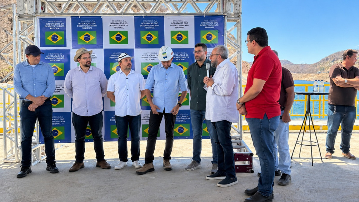 Secretário Almir Cirilo e ministro Waldez Góes visitam obras do PISF em Pernambuco