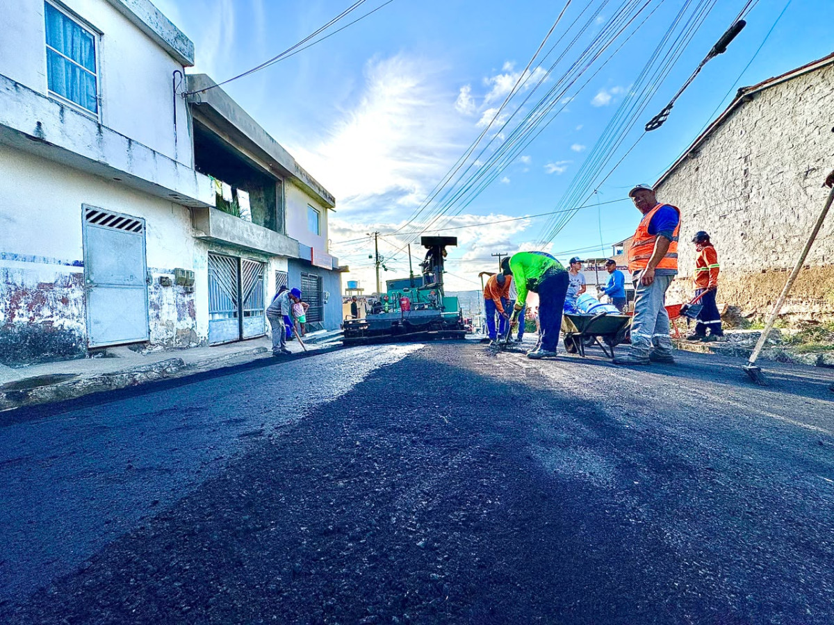 Prefeitura de Vitória inicia serviços de recapeamento asfáltico no bairro Mário Bezerra