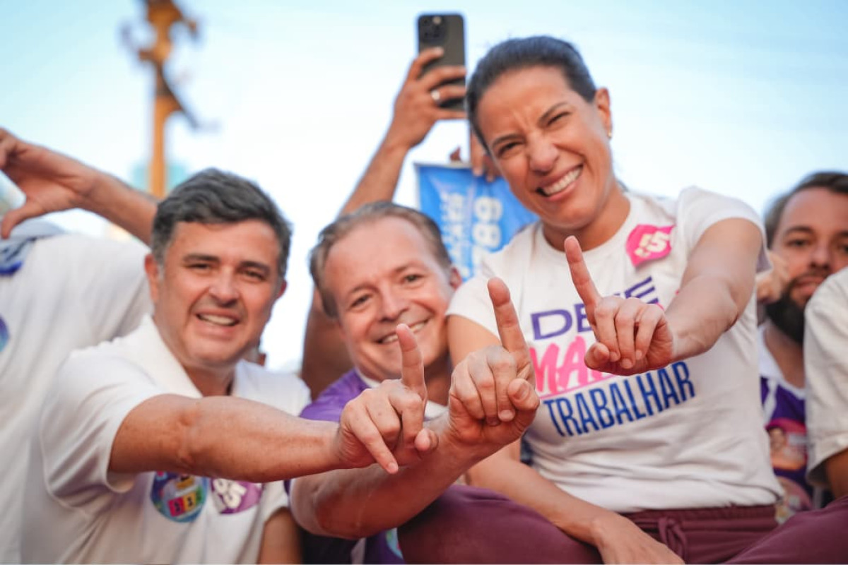 Multidão toma as ruas de Barreiros em caminhada com Raquel Lyra e Eduardo da Fonte ao lado do prefeito Carlinhos da Pedreira