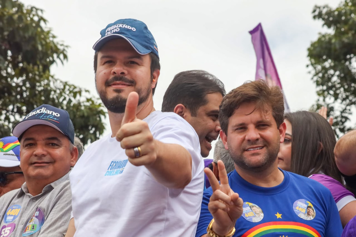 Multidão toma Garanhuns em caminhada de Raquel Lyra, Fernando Filho e Gersinho Filho