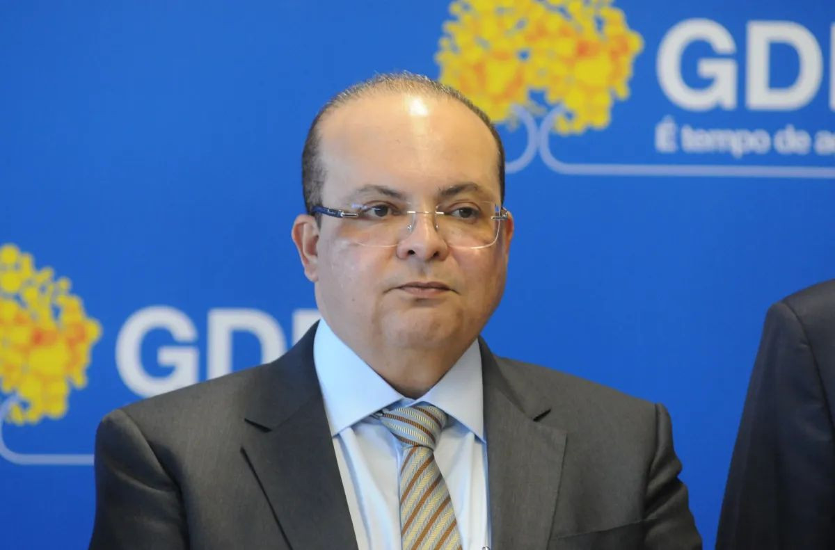 Mensagens mostram Ibaneis enviando a Vorcaro decisões sobre compra do Master pelo BRB