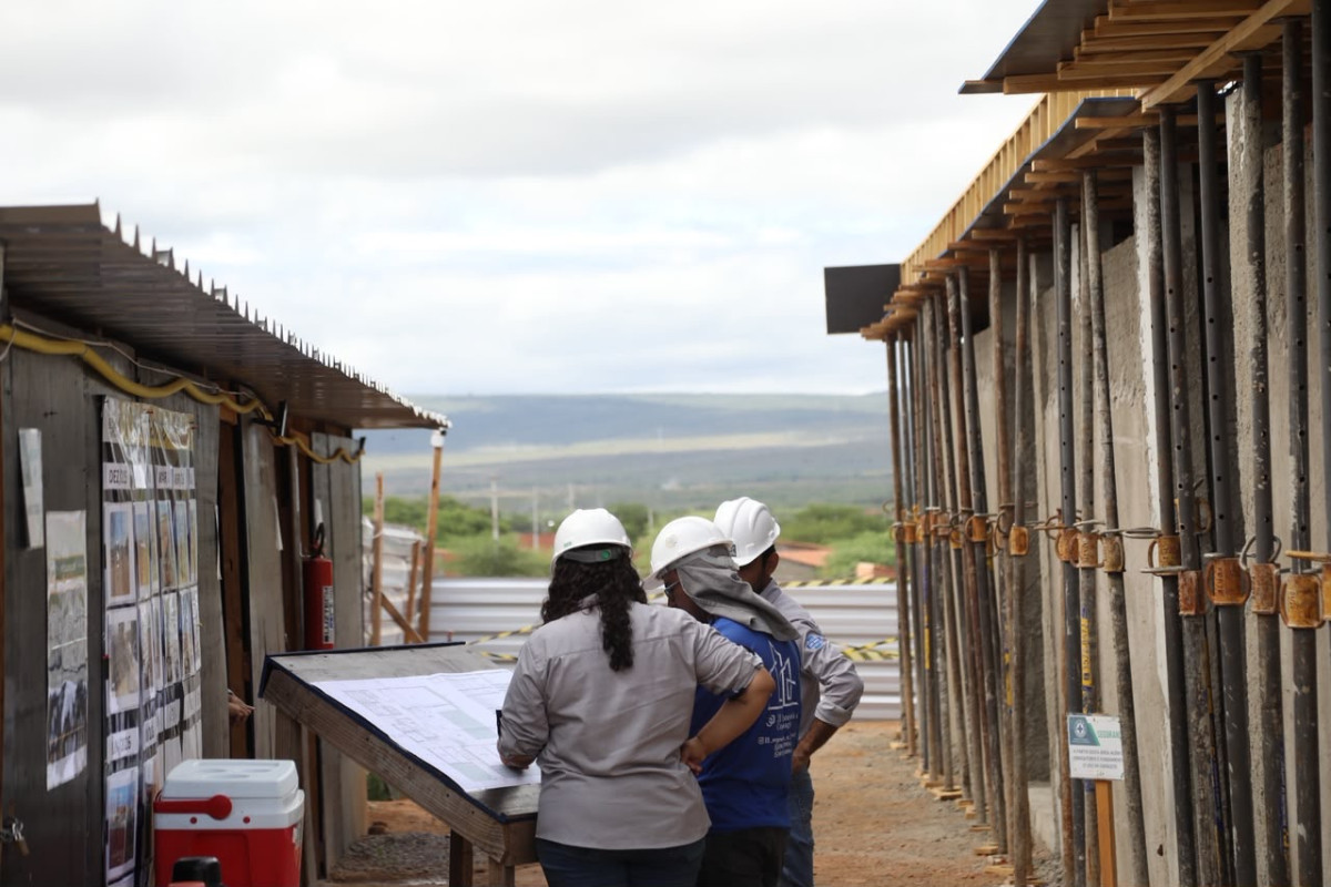 Governo de Pernambuco amplia acesso à educação com quase 100% de finalização de creche em Águas Belas e avanço de obras em Petrolândia