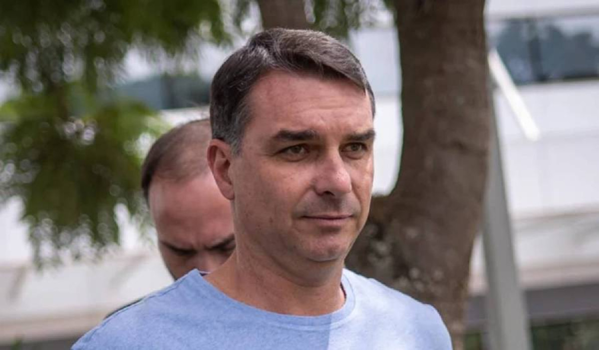 Campanha de Flávio vê veto de Moraes como reforço à liderança do senador