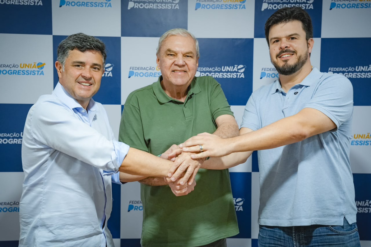 Júnior de Audálio e Henrique Queiroz, prefeitos de Manari e Buenos Aires, oficializam apoio a Fernando Filho