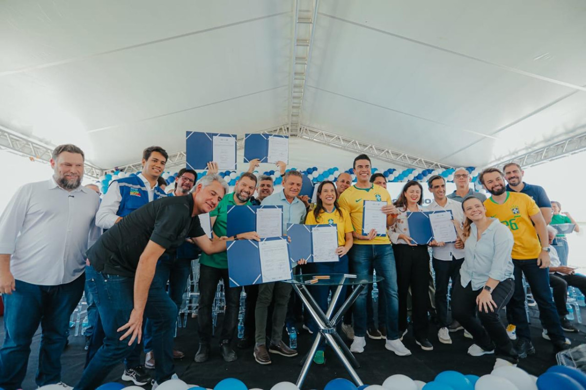 Em Caruaru, governadora Raquel Lyra entrega 255 moradias, autoriza construção de Colégio da Polícia Militar e anuncia novas obras de infraestrutura