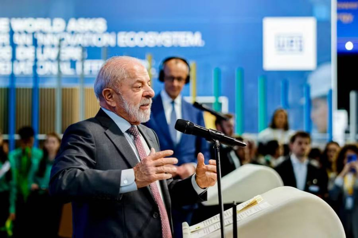 Aliados de Lula veem apoio de Trump e Milei a Flávio como tentativa de interferência eleitoral