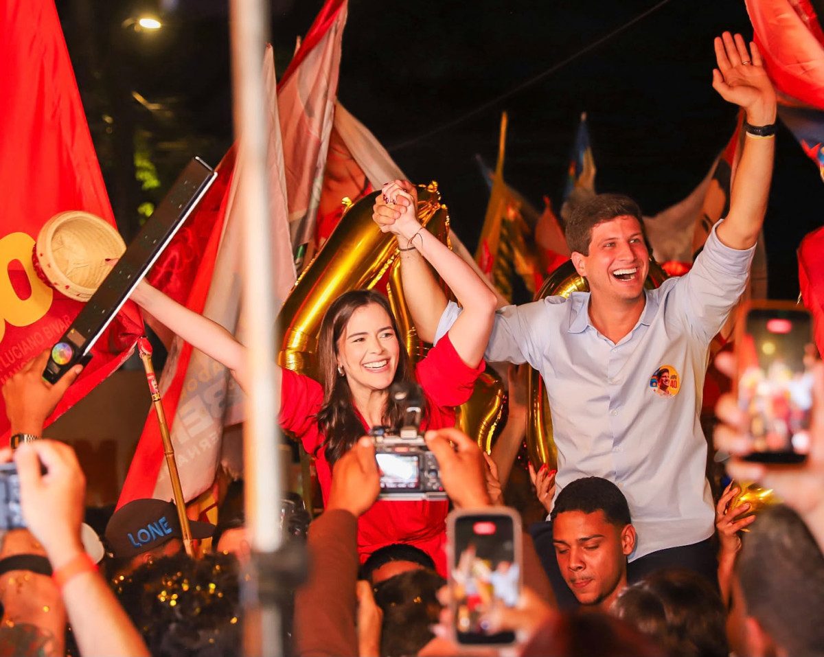 Maria Arraes inaugura comitê no Recife em grande ato com João Campos e chapa da Frente Popular