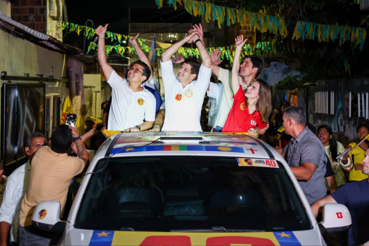 Após debate, João Campos faz carreata na Zona Oeste do Recife
