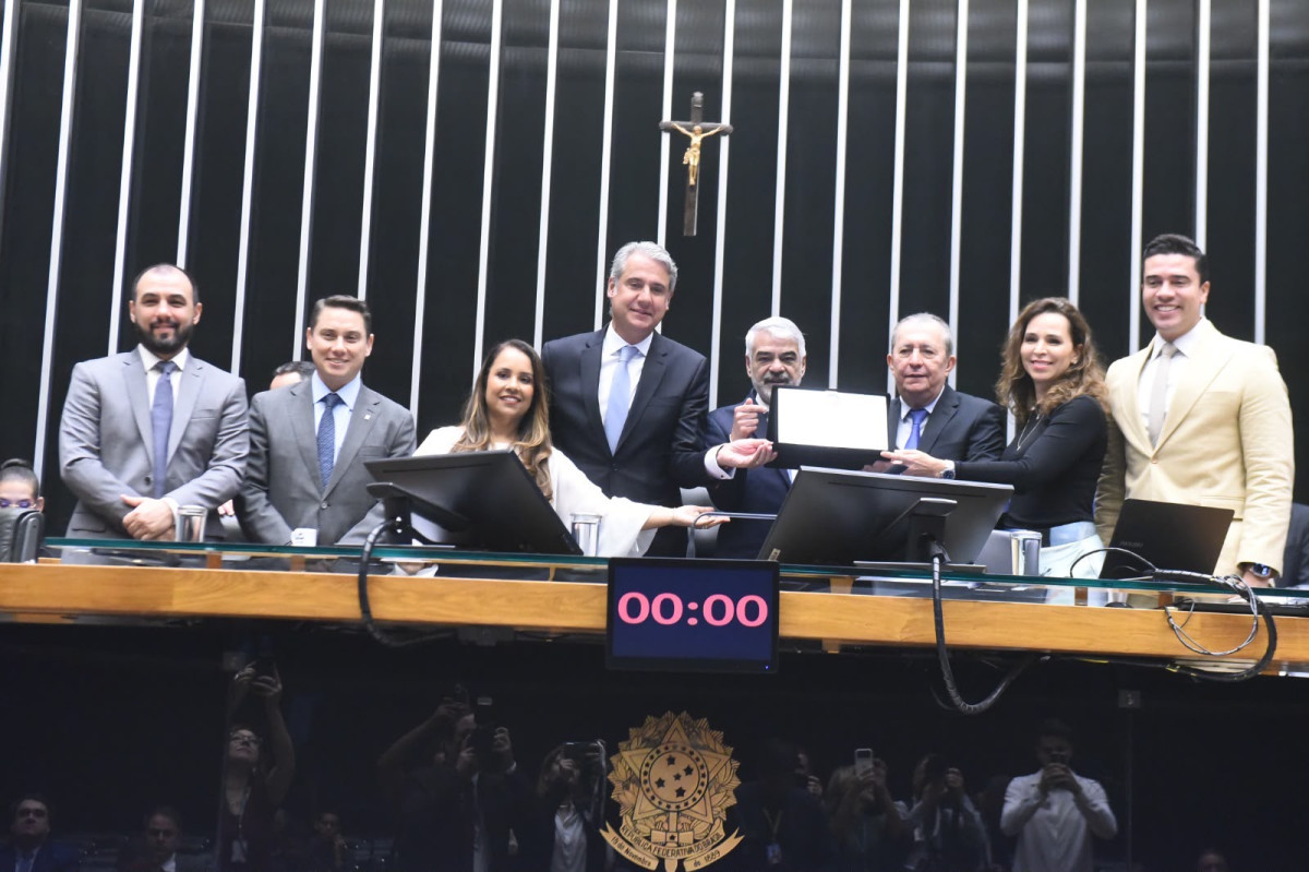 Fernando Monteiro realiza homenagem do Congresso Nacional aos 35 anos da TV Asa Branca
