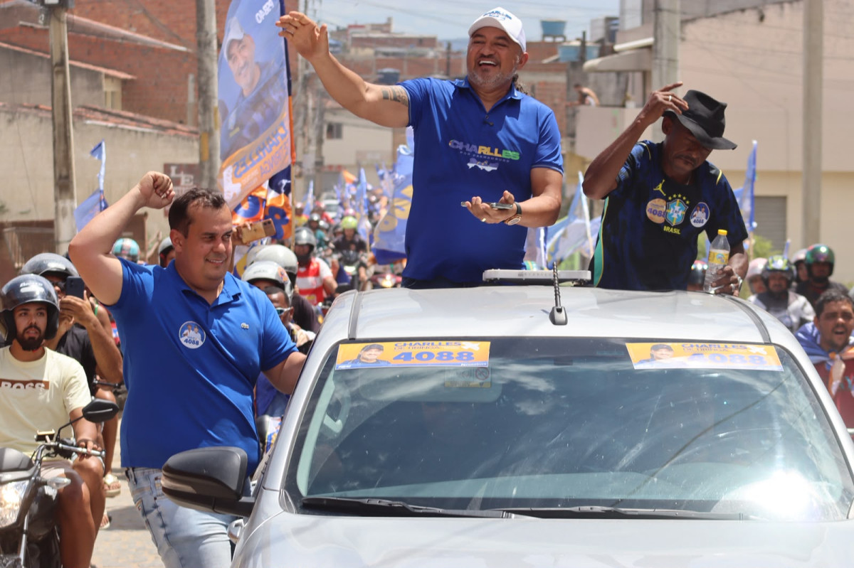 Inauguração de comitê de Charlles de Tiringa reúne lideranças em Caruaru