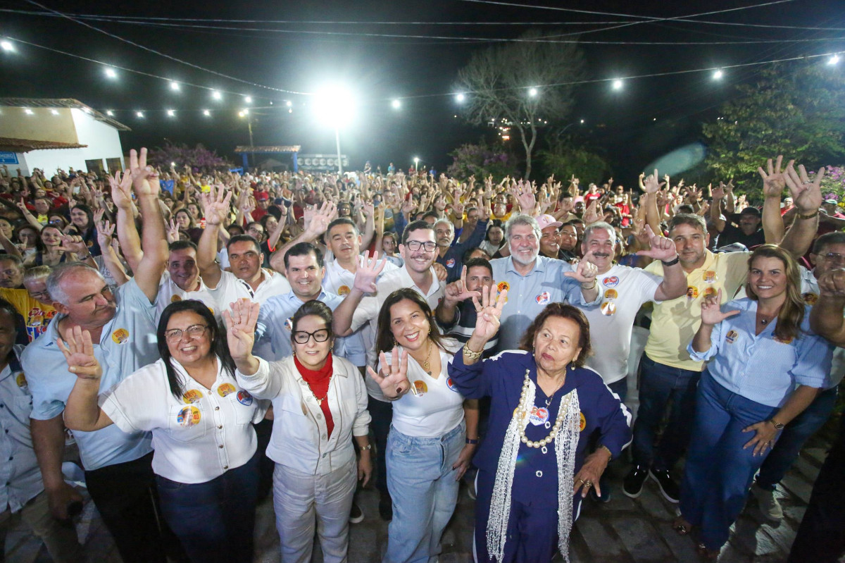 Renildo Calheiros e Eriberto Filho são apresentados como os candidatos do grupo da situação em Cumaru