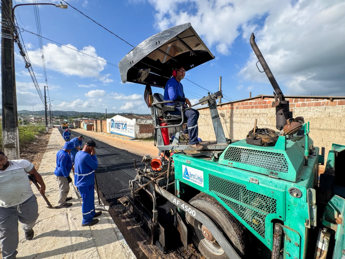 Prefeitura inicia recapeamento de avenida e amplia pavimentação no Loteamento Conceição II